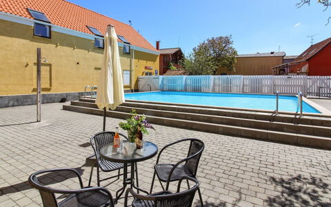 Thyrne - 500M from the Sea: Piscina, Recurso, Material Compuesto, Mueble Para Exteriores, Eco Hotel, Sombra, Hotel, Villa, Thermae, Ciudad De Vacaciones