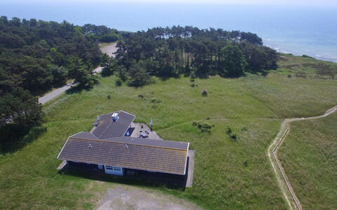 Kajsa - 50M from the Sea: Hierba, Casa, Techo, Casa, Cabaña, Arbusto, El Terreno Del Lote, Área Rural, Casa De Campo, Cobertura Del Suelo