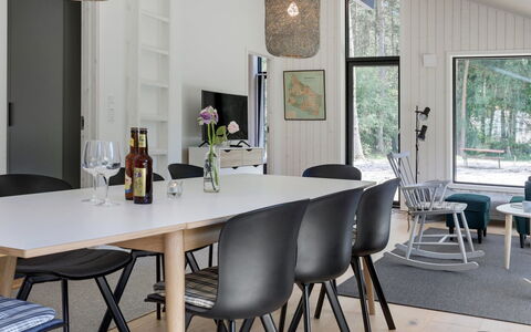 Anarosa - 200M from the Sea: Mueble, Diseño De Interiores, Piso, Cocina Y Comedor Mesa, Casa, Sala, Suelo, Silla, Comedor, Lámpara