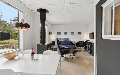 Talvikki - 250M from the Sea: Madera, Mueble, Departamento, Habitación, Techo, Manchas De Madera, Silla, Madera Dura, Barniz, Maderas