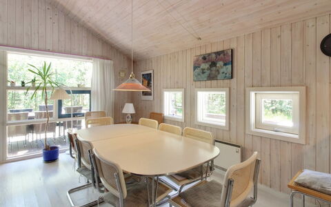 Almira - 1.2Km from the Sea: Madera, Mueble, Departamento, Habitación, Techo, Manchas De Madera, Silla, Madera Dura, Barniz, Maderas