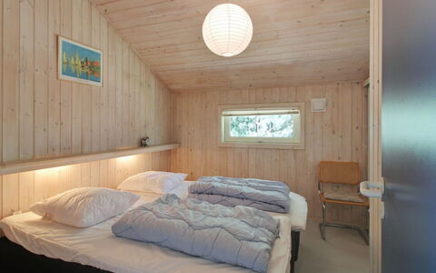 Almira - 1.2Km from the Sea: Cama, Habitación, Diseño De Interiores, Sábana, Lecho, Madera, Techo, Mueble, Suelo, Piso