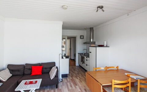 Valio - 6Km from the Sea: Madera, Mueble, Departamento, Habitación, Techo, Manchas De Madera, Silla, Madera Dura, Barniz, Maderas