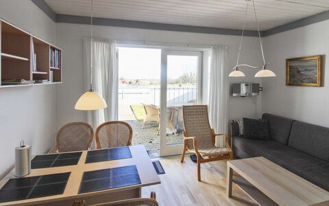 Fränze - 6Km from the Sea: Madera, Mueble, Departamento, Habitación, Techo, Manchas De Madera, Silla, Madera Dura, Barniz, Maderas