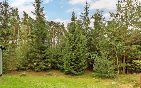 Milrid - 800M from the Sea: Madera, Casa, Cabaña, Casa, Techo, Área Rural, Vía Muerta, Cuarto De Troncos, Edificios Del Jardín, Madera Dura