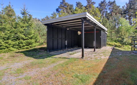 Eeske - 800M from the Sea: Madera, Mueble, Departamento, Habitación, Techo, Manchas De Madera, Silla, Madera Dura, Barniz, Maderas