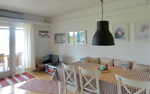 Thorke - 5Km from the Sea: Techo, Casa, Puerta, Cabaña, Sombra, Vía Muerta, Yarda, Inmuebles, Patio Interior
