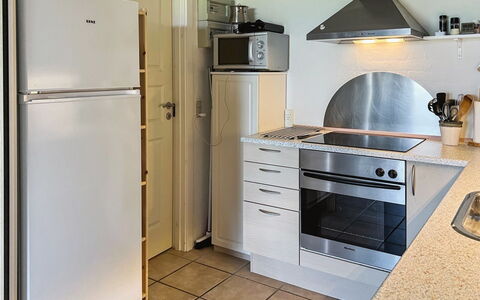 Erica - 6Km from the Sea: Aparato De Cocina, Cocina, Electrodoméstico, Mostrador, Piso, Electrodoméstico, Diseño De Interiores, Madera, Gabinetes, Mueble
