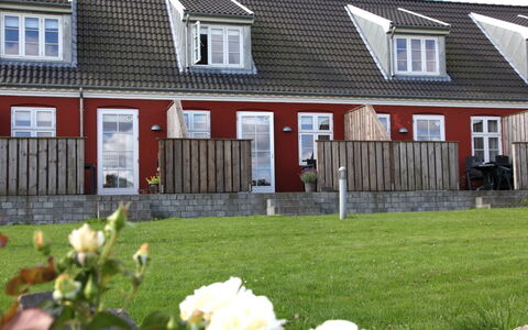 Karoline - 6Km from the Sea: Madera, Casa, Cabaña, Casa, Techo, Área Rural, Vía Muerta, Cuarto De Troncos, Edificios Del Jardín, Madera Dura