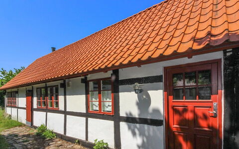 Viggo - 300M from the Sea: Madera, Casa, Cabaña, Casa, Techo, Área Rural, Vía Muerta, Cuarto De Troncos, Edificios Del Jardín, Madera Dura