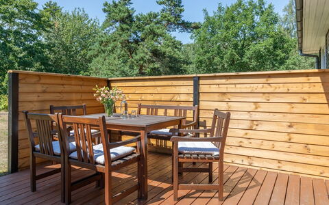 Gottfrieda - 300M from the Sea: Madera, Casa, Cabaña, Casa, Techo, Área Rural, Vía Muerta, Cuarto De Troncos, Edificios Del Jardín, Madera Dura