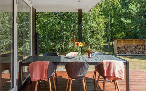 Gottfrieda - 300M from the Sea: Madera, Casa, Cabaña, Casa, Techo, Área Rural, Vía Muerta, Cuarto De Troncos, Edificios Del Jardín, Madera Dura
