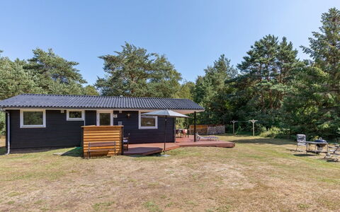 Gottfrieda - 300M from the Sea: Madera, Casa, Cabaña, Casa, Techo, Área Rural, Vía Muerta, Cuarto De Troncos, Edificios Del Jardín, Madera Dura