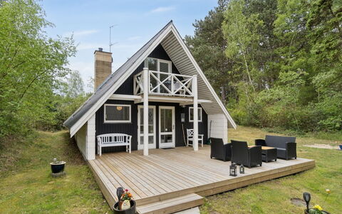 Lillesol - 400M from the Sea: Madera, Techo, Arquitectura, Casa, Casa, Cabaña, Vía Muerta, Madera Dura, Pendiente, Inmuebles