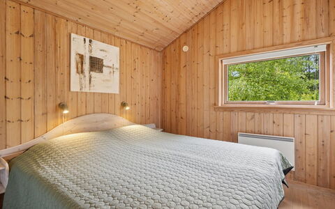 Ailen - 500M from the Sea: Madera, Diseño De Interiores, Techo, Habitación, Cama, Suelo, Piso, Habitación, Sábana, Lecho