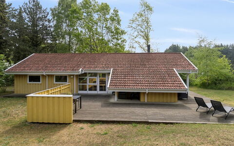 Ailen - 500M from the Sea: Madera, Casa, Cabaña, Casa, Techo, Área Rural, Vía Muerta, Cuarto De Troncos, Edificios Del Jardín, Madera Dura