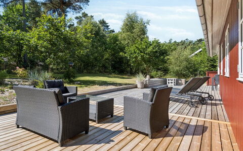 Malou - 350M from the Sea: Madera, Mueble Para Exteriores, Mueble, Porche, Suelos De Madera, Cubierta, Madera Dura, Silla, Jardín, Manchas De Madera