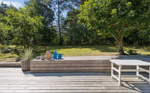 Malou - 350M from the Sea: Madera, Suelos De Madera, Mueble Para Exteriores, Madera Dura, Tablón, Mueble, Cubierta, Boardwalk, Material Compuesto, Jardín