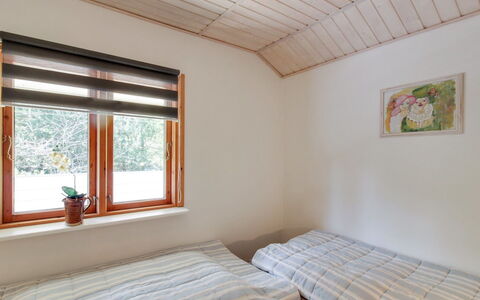 Elsamaria - 400M from the Sea: Diseño De Interiores, Madera, Cama, Habitación, Suelo, Piso, Techo, Sábana, Mueble, Lecho
