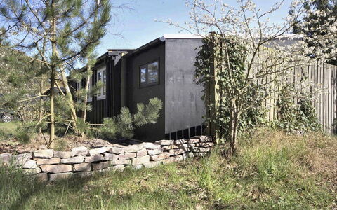 Evert - 250M from the Sea: Madera, Casa, Cabaña, Casa, Techo, Área Rural, Vía Muerta, Cuarto De Troncos, Edificios Del Jardín, Madera Dura