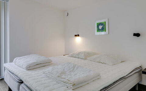 Elza - 800M from the Sea: Diseño De Interiores, Pared, Cama, Habitación, Mueble, Suelo, Piso, Techo, Madera, Habitación