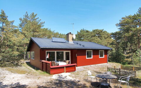 Apelone - 300M from the Sea: Madera, Casa, Cabaña, Casa, Techo, Área Rural, Vía Muerta, Cuarto De Troncos, Edificios Del Jardín, Madera Dura