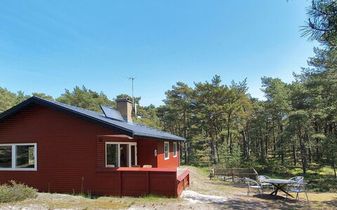 Apelone - 300M from the Sea: Madera, Casa, Cabaña, Casa, Techo, Área Rural, Vía Muerta, Cuarto De Troncos, Edificios Del Jardín, Madera Dura