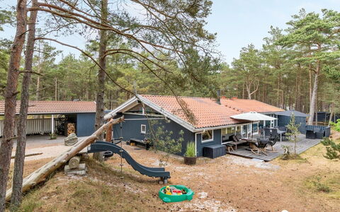 Dagi - 300M from the Sea: Madera, Casa, Cabaña, Casa, Techo, Área Rural, Vía Muerta, Cuarto De Troncos, Edificios Del Jardín, Madera Dura