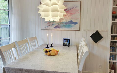 Tume - 200M from the Sea: Mueble, Diseño De Interiores, Mesa, Comedor, Silla, Cocina Y Comedor Mesa, Candelabro, Techo, Habitación, Lámpara
