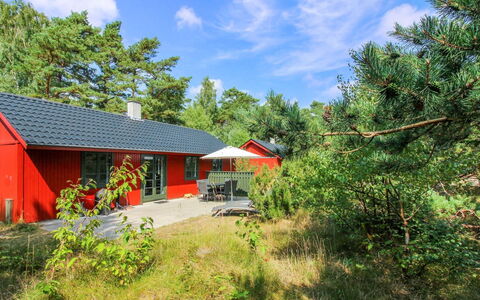 Jale - 50M from the Sea: Madera, Casa, Cabaña, Casa, Techo, Área Rural, Vía Muerta, Cuarto De Troncos, Edificios Del Jardín, Madera Dura