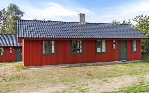 Loke - 300M from the Sea: Madera, Casa, Cabaña, Casa, Techo, Área Rural, Vía Muerta, Cuarto De Troncos, Edificios Del Jardín, Madera Dura
