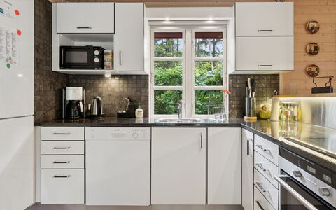 Nahuel - 200M from the Sea: Aparato De Cocina, Cocina, Mostrador, Electrodoméstico, Gabinetes, Piso, Diseño De Interiores, Madera, Electrodoméstico, Mueble