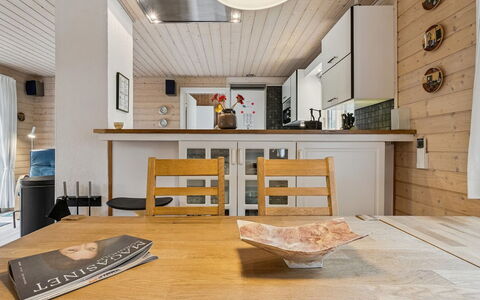 Nahuel - 200M from the Sea: Mueble, Diseño De Interiores, Piso, Madera, Suelo, Techo, Lámpara, Cocina, Mostrador, Habitación