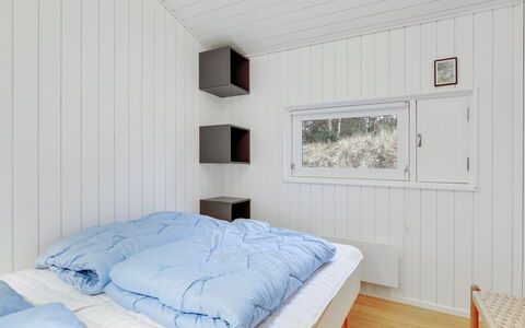 Gaja - 1Km from the Sea: Madera, Habitación, Cama, Diseño De Interiores, Techo, Suelo, Piso, Sábana, Lecho, Casa