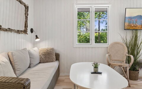 Blakke - 250M from the Sea: Piso, Mueble, Diseño De Interiores, Suelo, Madera, Sofá, Habitación, Suelos De Madera, Casa, Sala