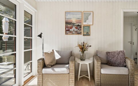 Blakke - 250M from the Sea: Mueble, Diseño De Interiores, Piso, Suelo, Madera, Sofá, Habitación, Sala, Casa, Suelos De Madera