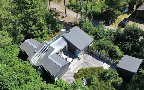 Muriel - 150M from the Sea: Madera, Casa, Cabaña, Casa, Techo, Área Rural, Vía Muerta, Cuarto De Troncos, Edificios Del Jardín, Madera Dura