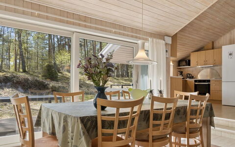 Sylvia - 900M from the Sea: Madera, Techo, Arquitectura, Casa, Casa, Cabaña, Vía Muerta, Madera Dura, Pendiente, Inmuebles