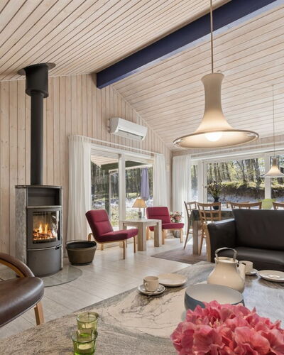Sylvia - 900M from the Sea
