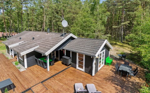 Signe - 850M from the Sea: Madera, Casa, Cabaña, Casa, Techo, Área Rural, Vía Muerta, Cuarto De Troncos, Edificios Del Jardín, Madera Dura