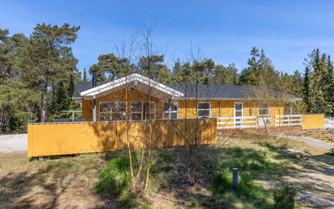 Arndis - 600M from the Sea: Madera, Casa, Cabaña, Casa, Techo, Área Rural, Vía Muerta, Cuarto De Troncos, Edificios Del Jardín, Madera Dura