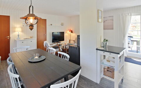Ronja - 300M from the Sea: Mueble, Diseño De Interiores, Piso, Madera, Suelo, Techo, Silla, Cocina Y Comedor Mesa, Mesa, Comedor