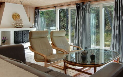 Minka - 300M from the Sea: Madera, Casa, Cabaña, Casa, Techo, Área Rural, Vía Muerta, Cuarto De Troncos, Edificios Del Jardín, Madera Dura