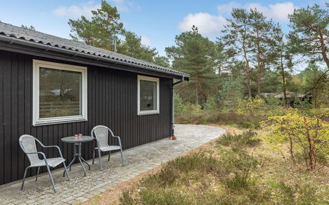 Ømunde - 150M from the Sea: Madera, Casa, Cabaña, Casa, Techo, Área Rural, Vía Muerta, Cuarto De Troncos, Edificios Del Jardín, Madera Dura