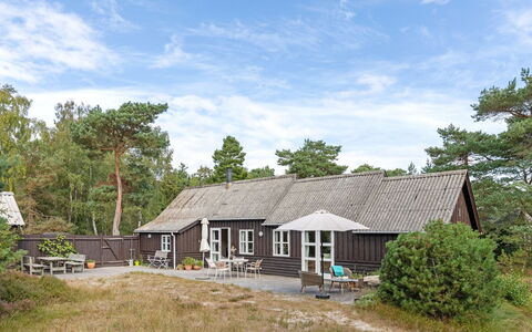 Læff - 50M from the Sea: Madera, Casa, Cabaña, Casa, Techo, Área Rural, Vía Muerta, Cuarto De Troncos, Edificios Del Jardín, Madera Dura