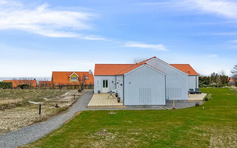 Skoge - 500M from the Sea: Hierba, Arbusto, Casa, Jardín, Casa, Cabaña, El Terreno Del Lote, Césped, Cobertura Del Suelo