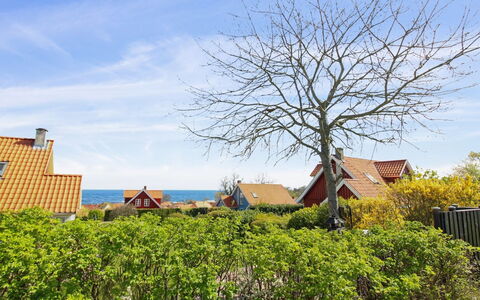 Skoge - 500M from the Sea: Hierba, Arbusto, Casa, Jardín, Casa, Cabaña, El Terreno Del Lote, Césped, Cobertura Del Suelo