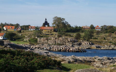 Skoge - 500M from the Sea: Hierba, Arbusto, Casa, Jardín, Casa, Cabaña, El Terreno Del Lote, Césped, Cobertura Del Suelo