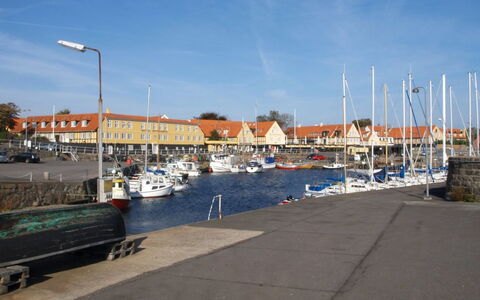 Skoge - 500M from the Sea: Hierba, Arbusto, Casa, Jardín, Casa, Cabaña, El Terreno Del Lote, Césped, Cobertura Del Suelo