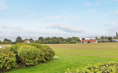 Frederique - 400M from the Sea: Madera, Casa, Cabaña, Casa, Techo, Área Rural, Vía Muerta, Cuarto De Troncos, Edificios Del Jardín, Madera Dura